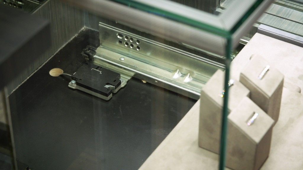 Senseon's 3135ECEL is used in Joseph Jewelery's display cases.